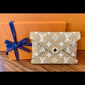 Louis Vuitton Pochette Giant Kiragami Medium